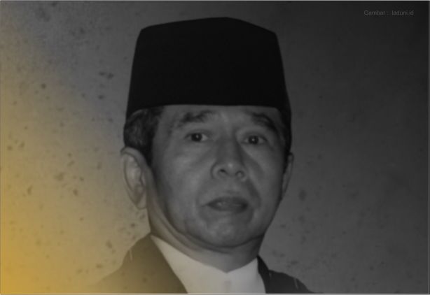 Biografi KH. Ahmad Warson Krapyak Penyusun Kamus Al-Munawwir