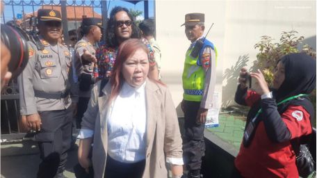 Putri Gus Dur dan Ketua BEM UGM Hadiri Sidang Vonis Botok Cs di Pati