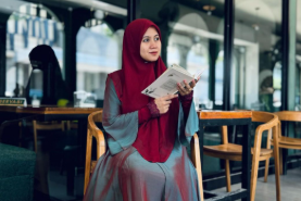 Biografi Ning Sheila Hasina Lirboyo – Kelahiran, Pendidikan, & Karir