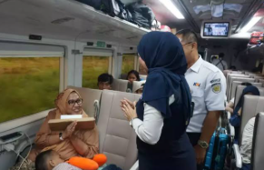 Peringati Hari Ibu, KAI Daop 6 Yogyakarta Beri Apresiasi Khusus kepada Penumpang Wanita